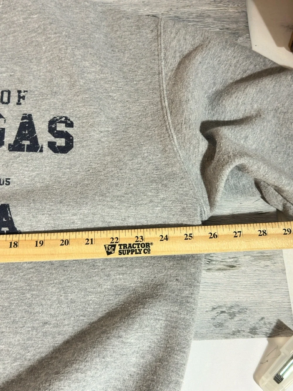 Port & Company Gray Las Vegas Nevada Graphic Crewneck sweatshirt size XL unisex